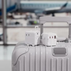 Adaptateur universel de voyage avec USB-C 25W 150 pays Blanc