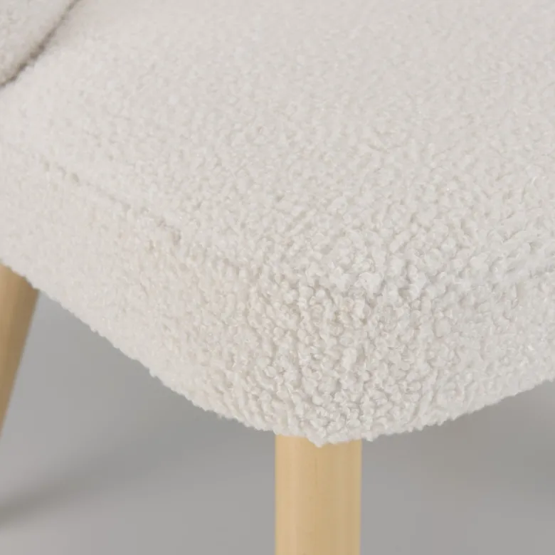 Agathe - fauteuil pieds en bois et en tissu bouclette blanc