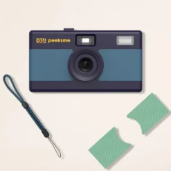 Appareil photo peeksme bleu + 1 paire de clips vert + 1 lanière bleue