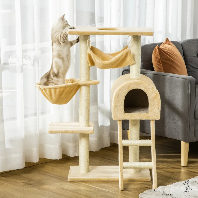 Arbre à chat style cosy chic nombreux équipements beige