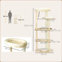 Arbre à chat style nordique coussins bois pin panneaux bois clair