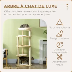 Arbre à chat style nordique coussins bois pin panneaux bois clair