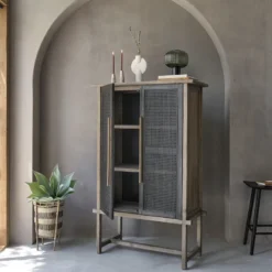 Armoire en pin massif recyclé