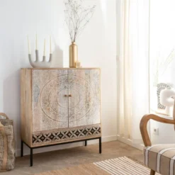 Armoire sculptée en bois de manguier