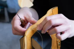 Atelier - pochette en cuir - paris