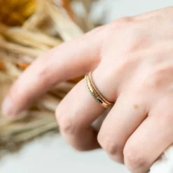 Bague fine double torsadée croix or