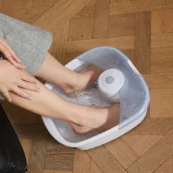 Bain de pieds massant par bouillonnement et vibrations