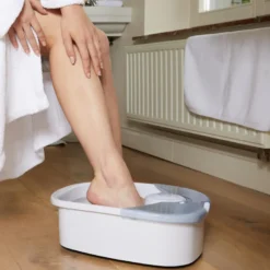 Bain de pieds massant par bouillonnement et vibrations