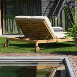 Bain de soleil en teck