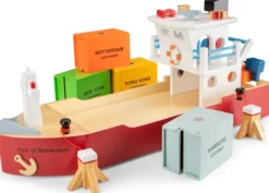 Bateau-container avec 4 containers