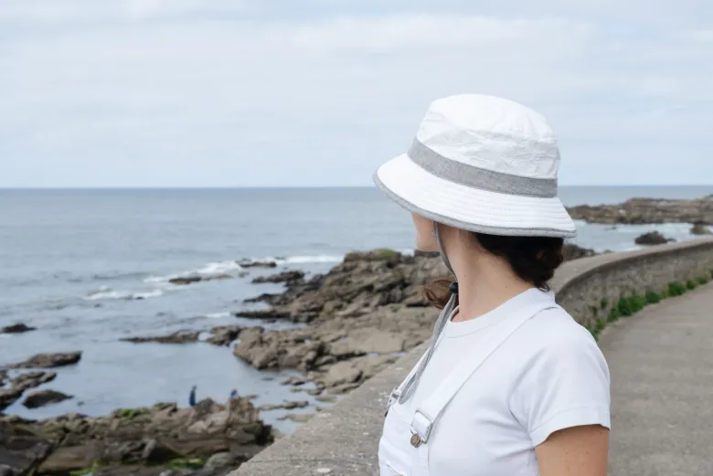 Bob mixte certifié anti-uv upf50+ et anti-chaleur blanc et gris souris 55/57