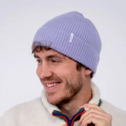 Bonnet en laine d'agneau lilas