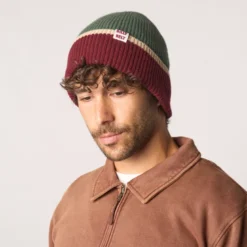 Bonnet en laine vert et bordeaux
