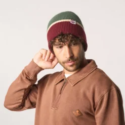 Bonnet en laine vert et bordeaux