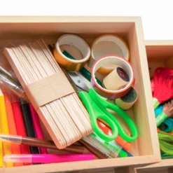 Boîte d'activités manuelles en bois