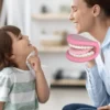 Bouche géante avec langue