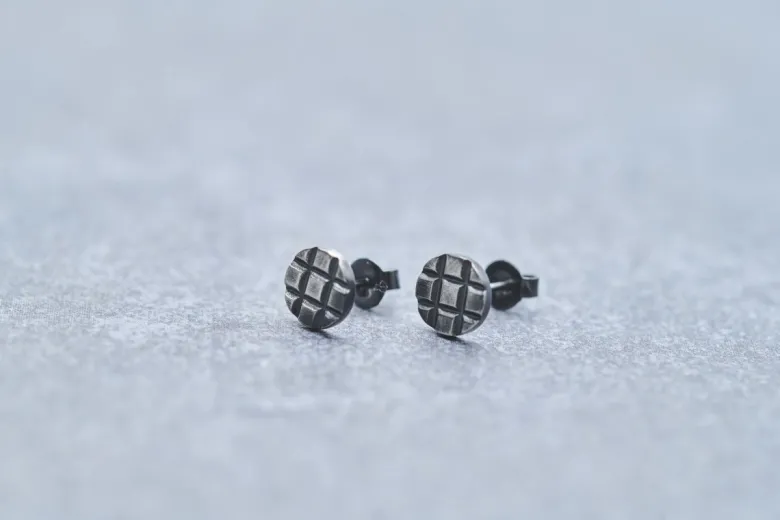 Boucles d'oreilles puces rohan en acier 316l