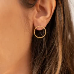 Boucles dorées - anneaux ronds texturés