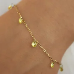 Bracelet fin avec breloques : cristaux jaunes en zirconium
