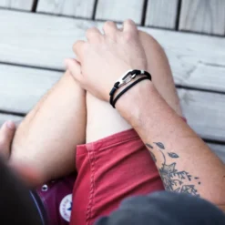 Bracelet homme escalade - mousqueton noir