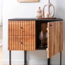 Buffet haut en bois d'acacia et métal