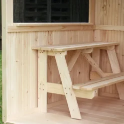 Cabane en bois avec préau et table de je