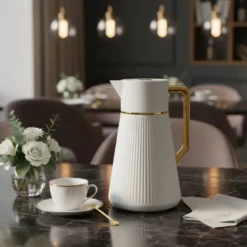 Cafetière blanche avec anse dorée 1l