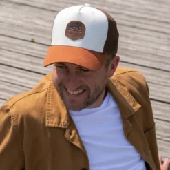 Casquette trucker exploring blanc