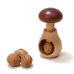 Casse-noix champignon en bois