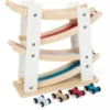Ce circuit de voiturettes en bois