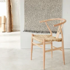 Chaise en bois de mindi assise tissée