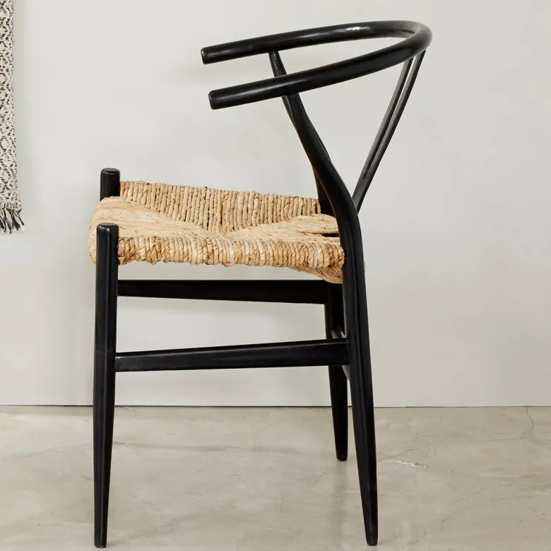 Chaise en mindi assise tissée noire