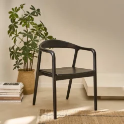 Chaise en teck massif noire