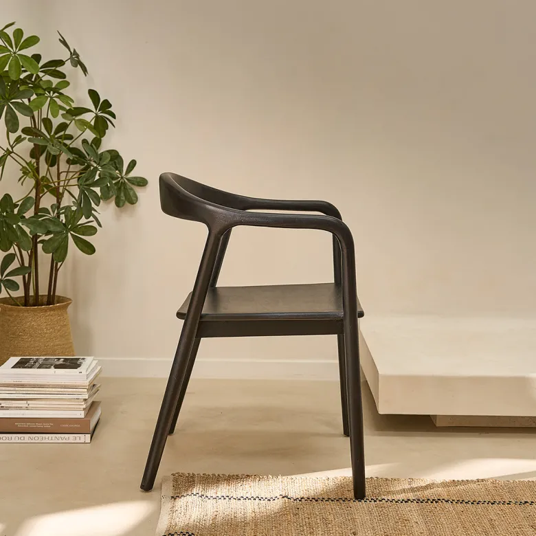 Chaise en teck massif noire