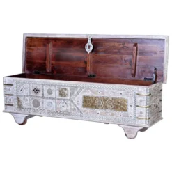 Coffre bronze bois blanc - décoration