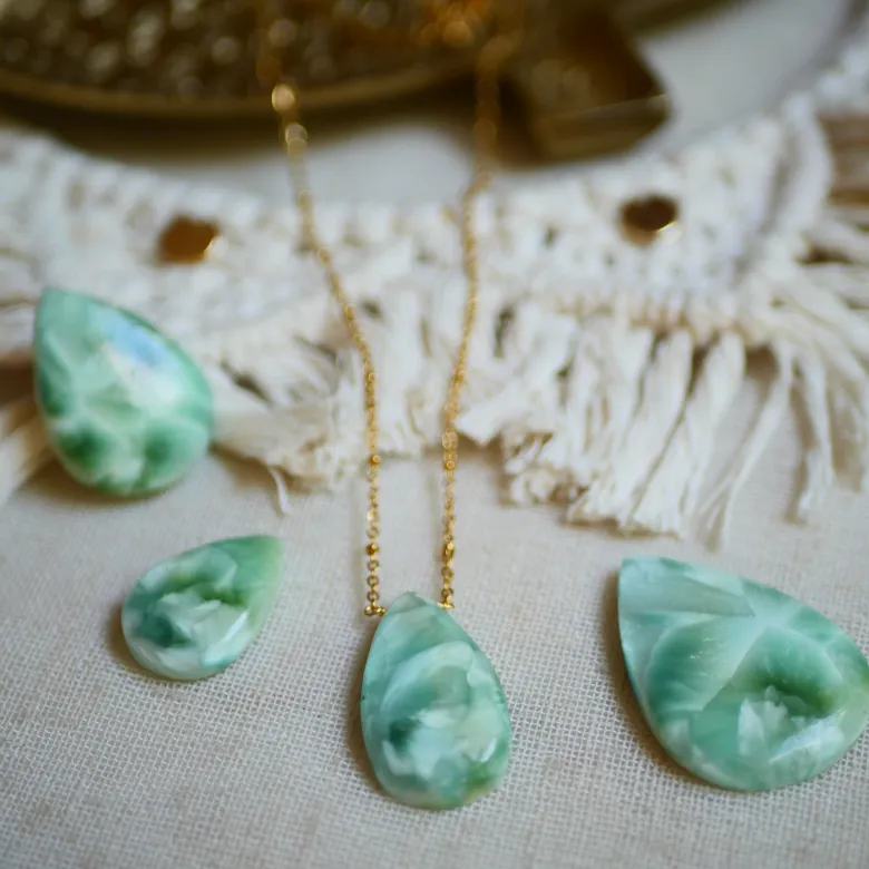 Collier kshitij hemimorphite