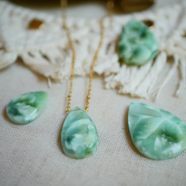 Collier kshitij hemimorphite