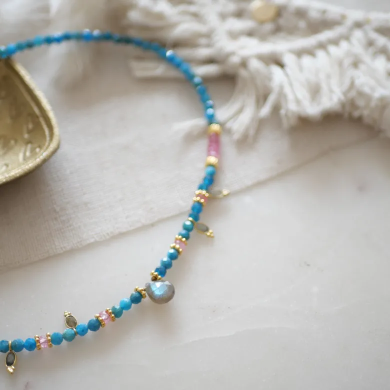 Collier niral apatite