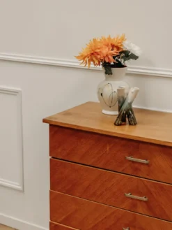 Commode au placage en bois en chevron n°465