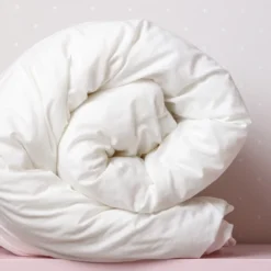 Couette blanche chaude anti-moustiques a