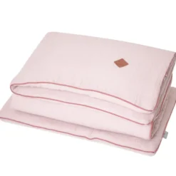 Couette et oreiller prêt à dormir
