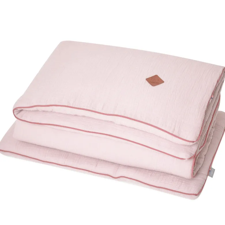 Couette et oreiller prêt à dormir