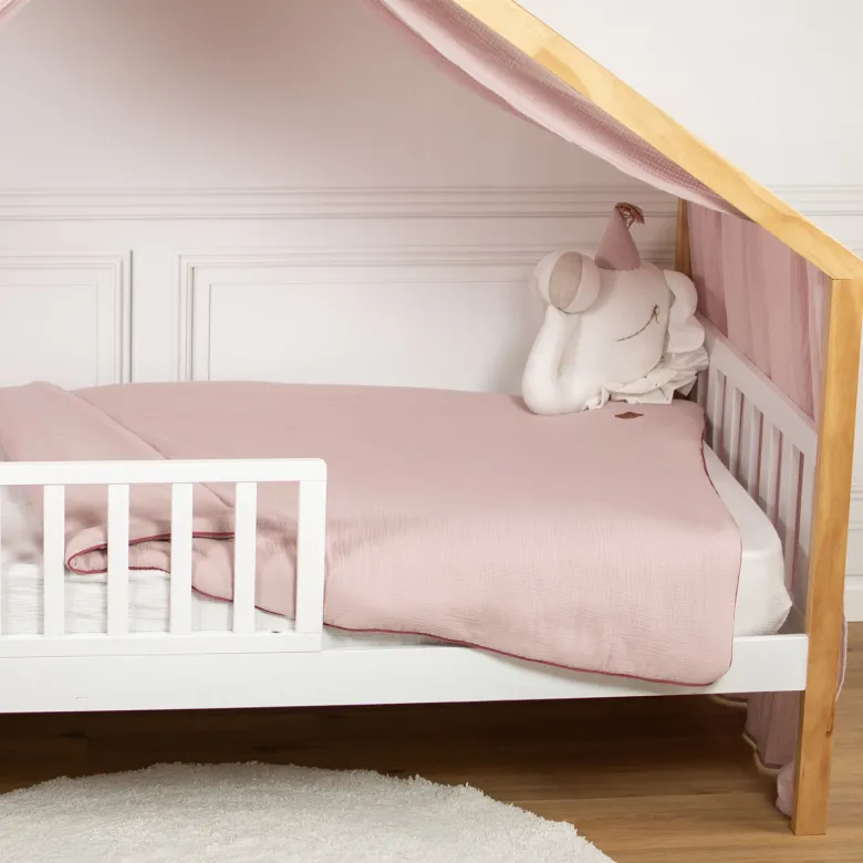 Couette et oreiller prêt à dormir