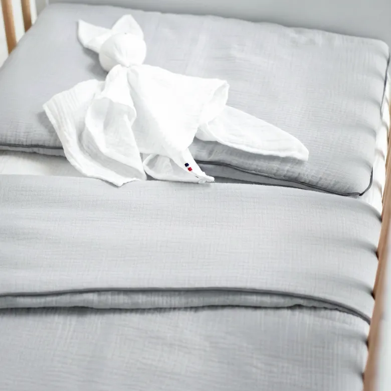 Couette et oreiller prêt à dormir