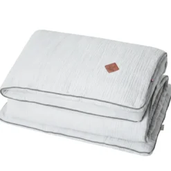 Couette et oreiller prêt à dormir