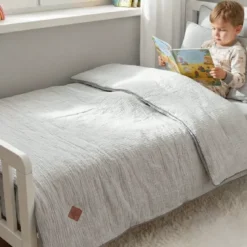 Couette et oreiller prêt à dormir