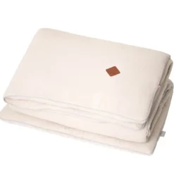 Couette et oreiller prêt à dormir