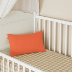 Coussin rectangle en coton bio fraise Rouge
