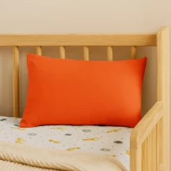 Coussin rectangle en coton bio fraise Rouge