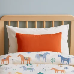 Coussin rectangle en coton bio fraise Rouge